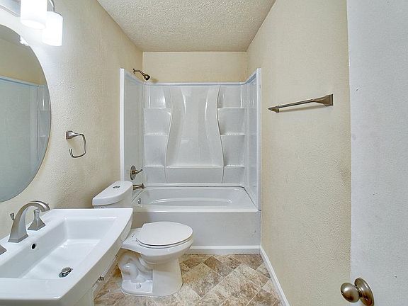 4th image of 2713 Wyoming Blvd NE APT 10
