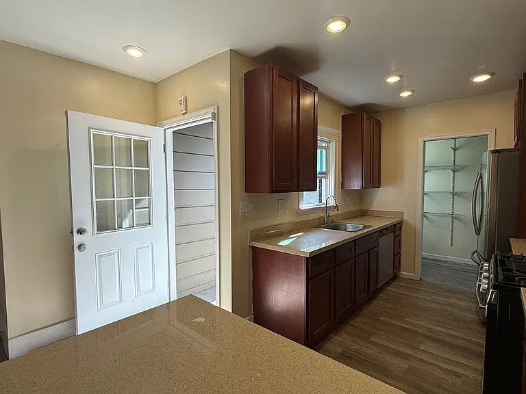 2535 Filbert Street — Photo 16