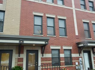 661 W Hobbie St, Chicago, IL 60610