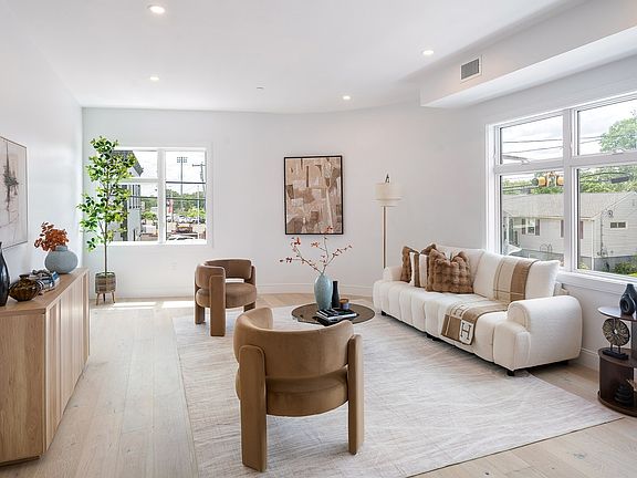 4th image of 130 Shirley St #220