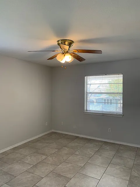 2 bed, 1100 sqft, $1,200 — Photo 4