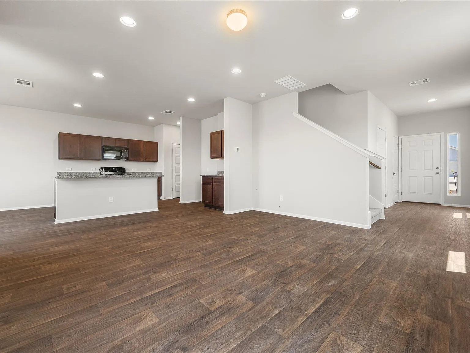 3 bed, 2.5 bath, 1782 sqft, $1,925 — Photo 4