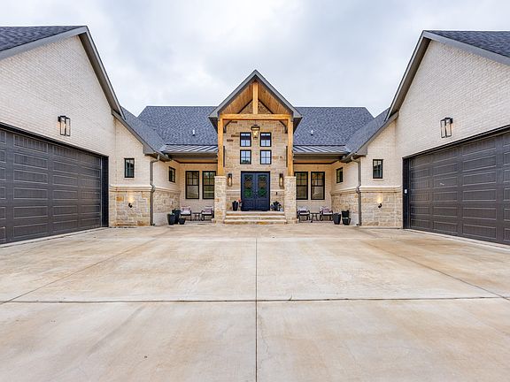 2nd image of 704 Palisades Dr