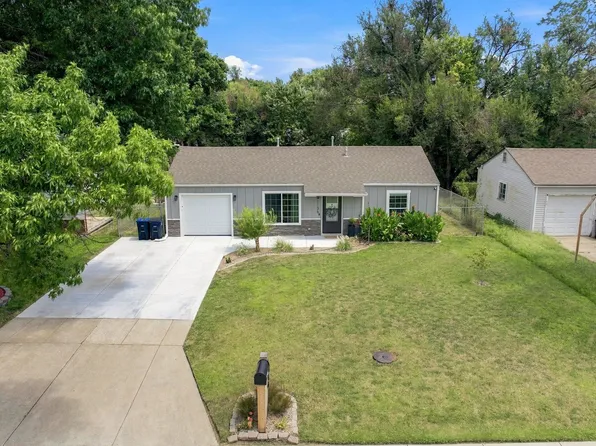 1136 S High St, El Dorado, KS 67042