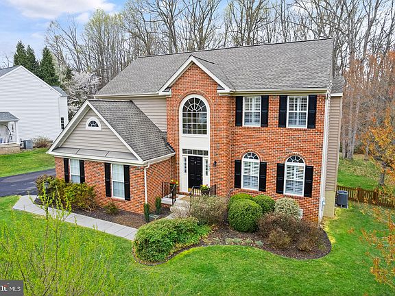 3rd image of 7427 Goshen Ct