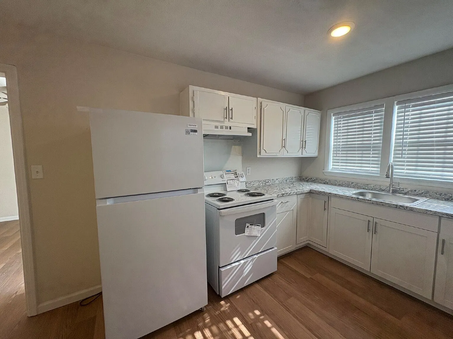 3 bed, 1.0 bath, $1,275 — Photo 4
