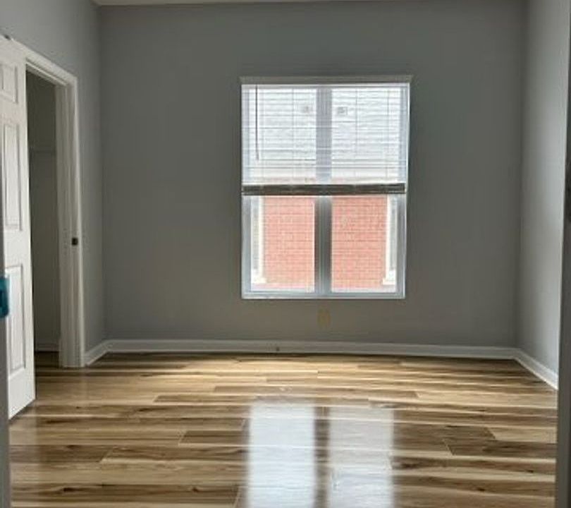 2nd image of 2614-1 Virginia Ave