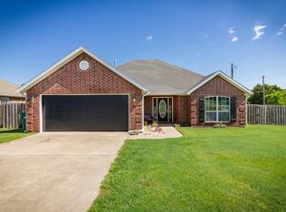 476 Chip Dr, Springdale, AR 72764