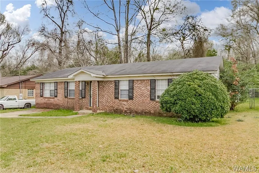 3 bed, 1.0 bath, 1300 sqft, $1,175 — Photo 1