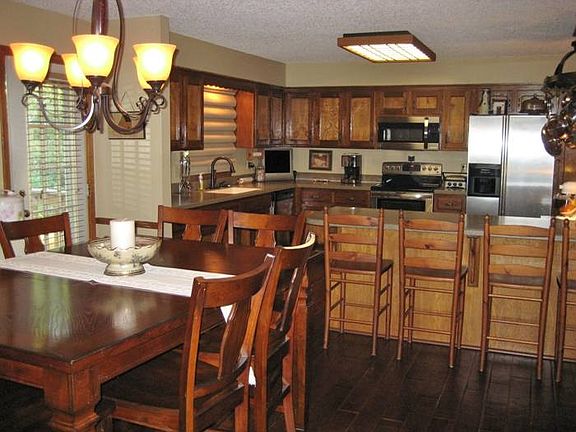 Huge Dining/Kitchen Combo