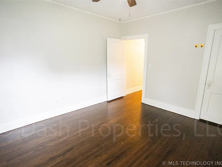 1119 S Florence Ave — Photo 39