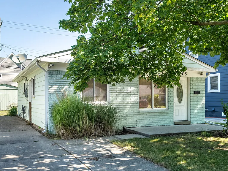 973 E Forteen Mile Rd — Photo 2