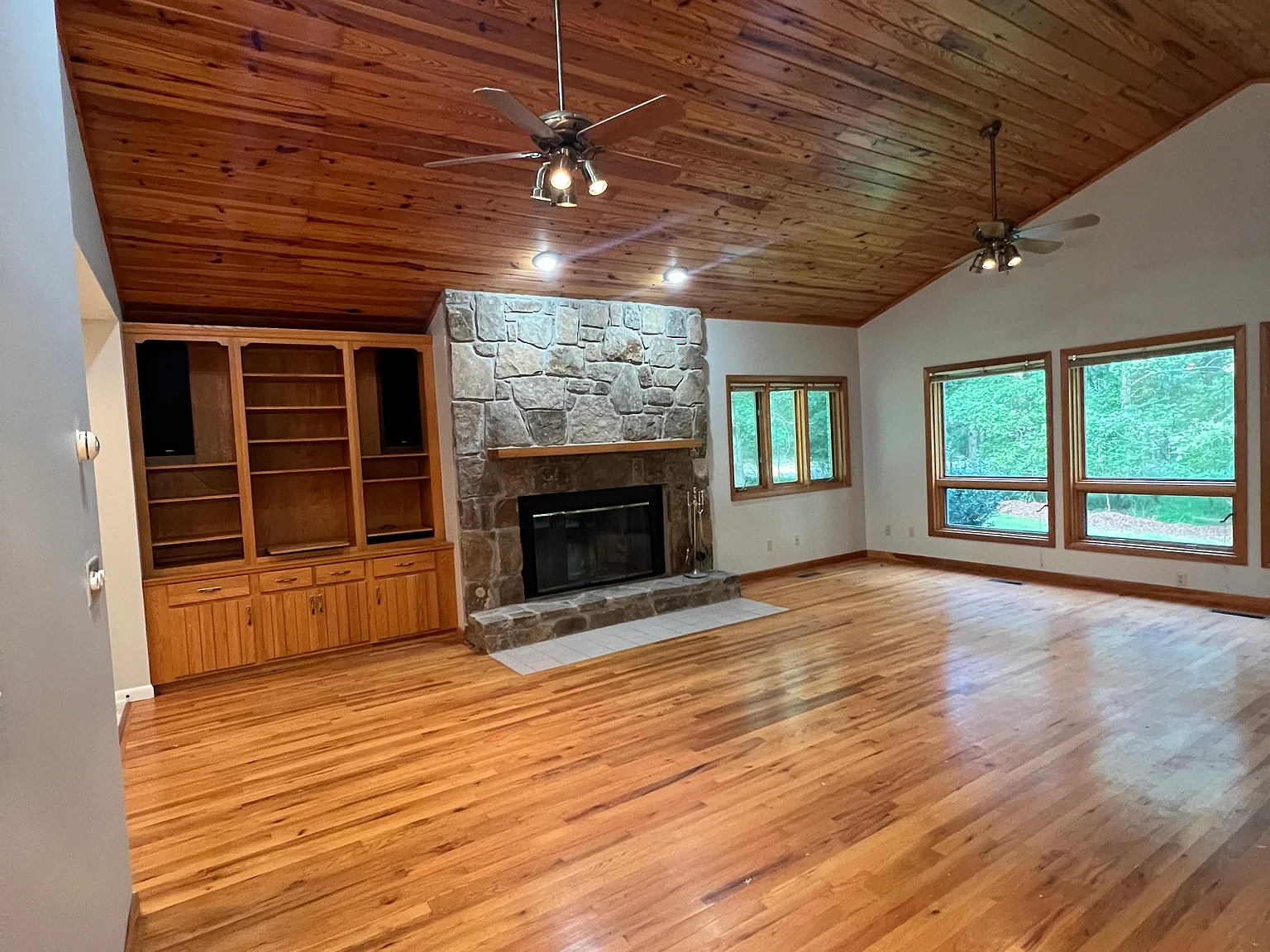 3 bed, 2064 sqft, $3,000 — Photo 3