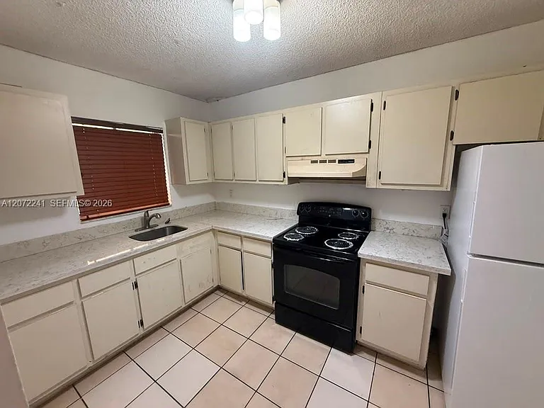 1501 W 42nd St #208 — Photo 4