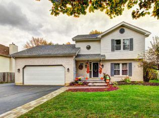 205 Juniper Dr, North Aurora, IL 60542