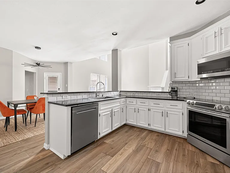 25507 Lyon Springs Ct — Photo 22
