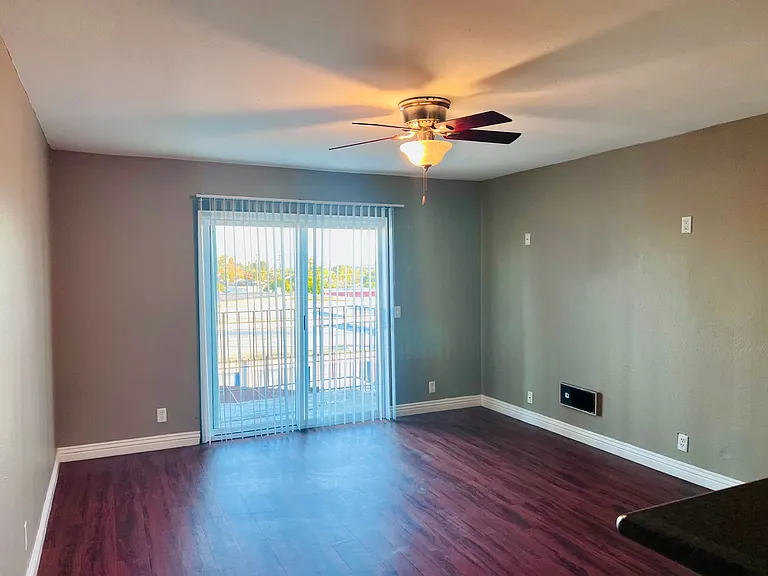 Vista Terrace Apartments — Photo 4