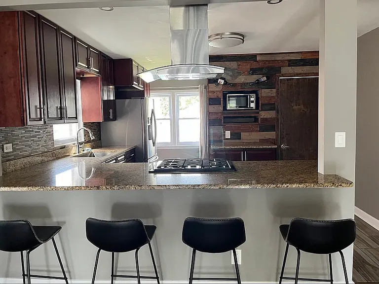 644 Freeland Ave — Photo 9