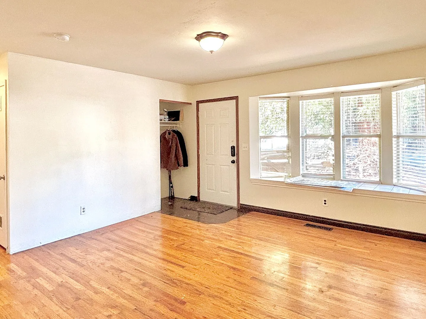 Charming 3-Bedroom Home In The Centennial Neighborhood With Fenced Backyard — Photo 2