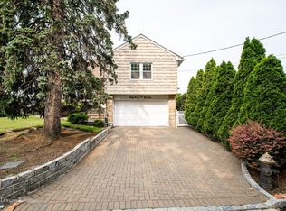 3914 223rd St, Flushing, NY 11361