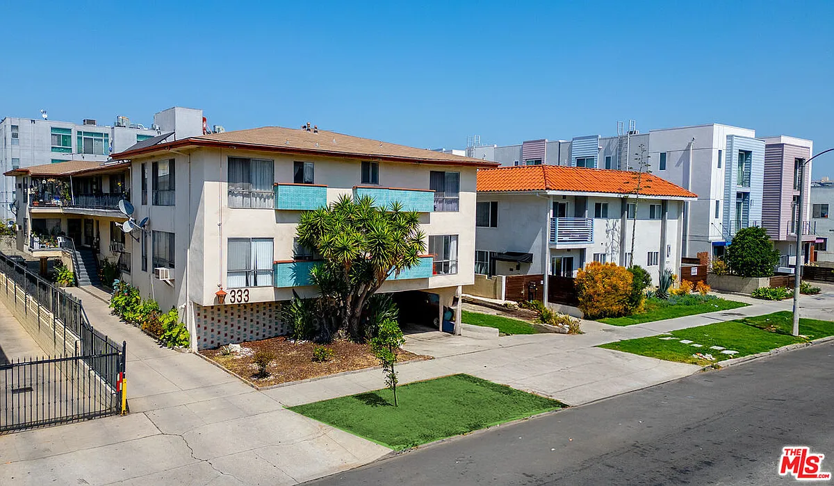 Building Photo - 333 S Serrano Ave #5