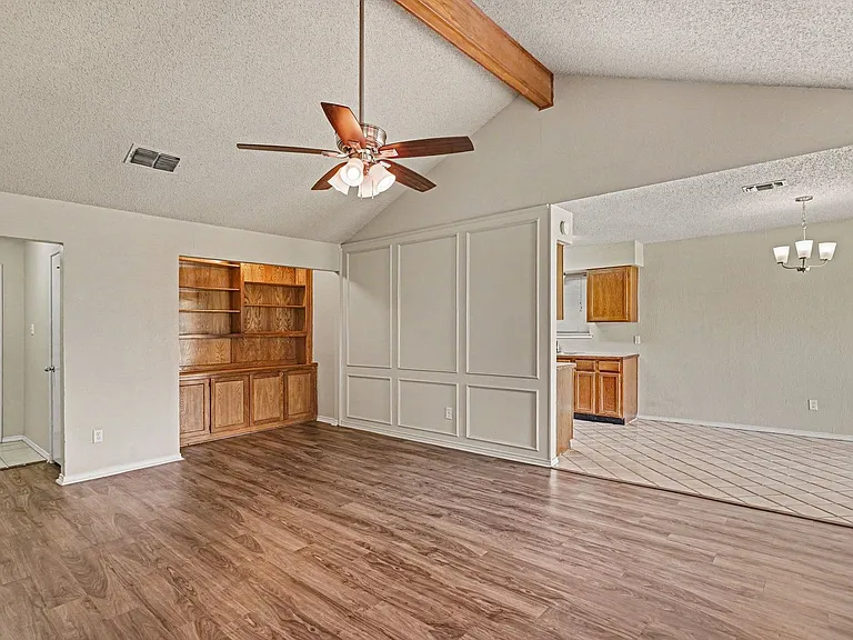 2608 Green Ridge St — Photo 5