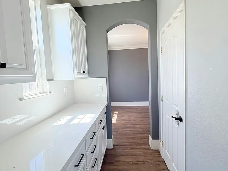850 Monterey Ct — Photo 8