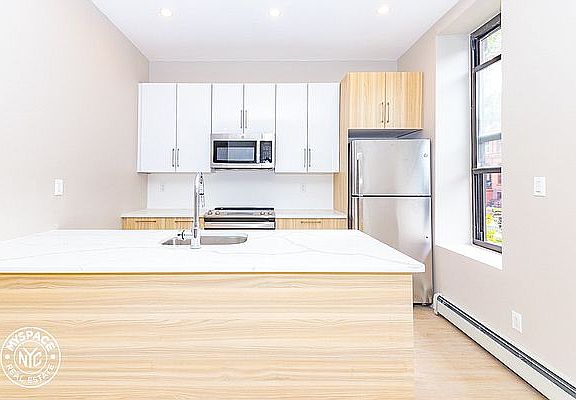 2nd image of 654 Putnam Ave #2G