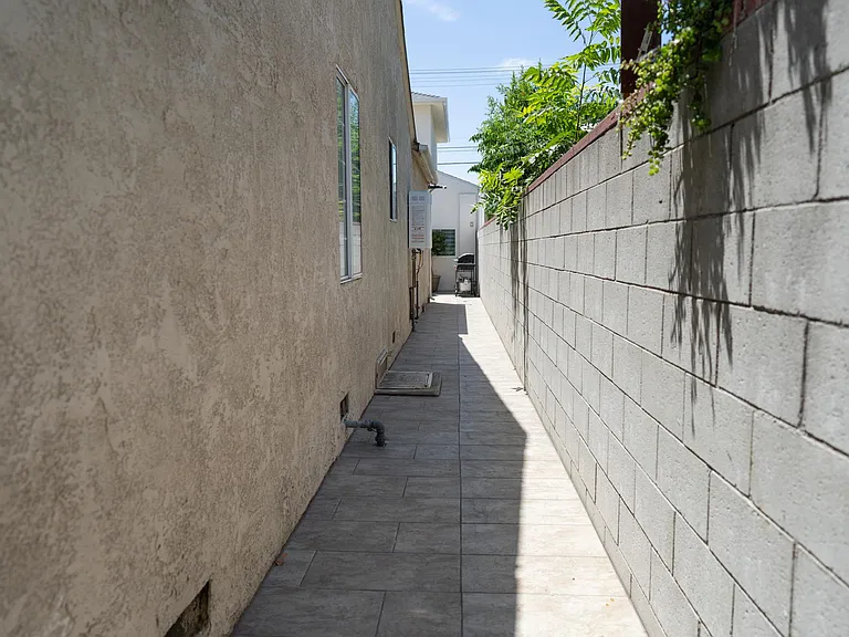 6337 Agnes Ave — Photo 36