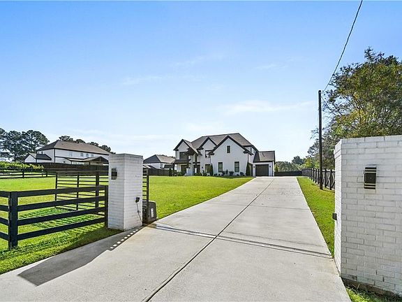 3rd image of 3488 Hamilton Mill Rd