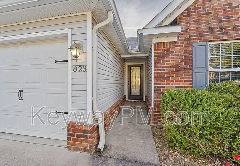823 Whispering Willow Ct — Photo 2