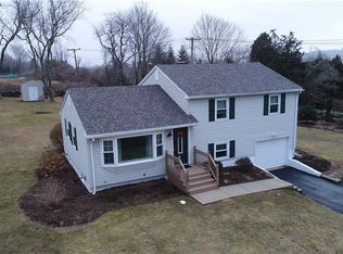 12 Pleasant St, Mystic, CT 06355