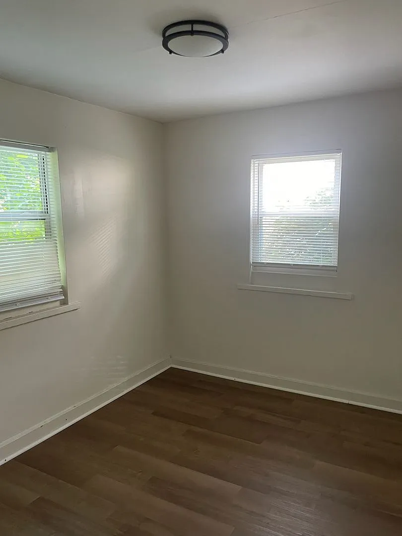 2331 1/2 Washington Street West — Photo 4