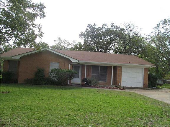 2nd image of 1903 Rockwood Dr