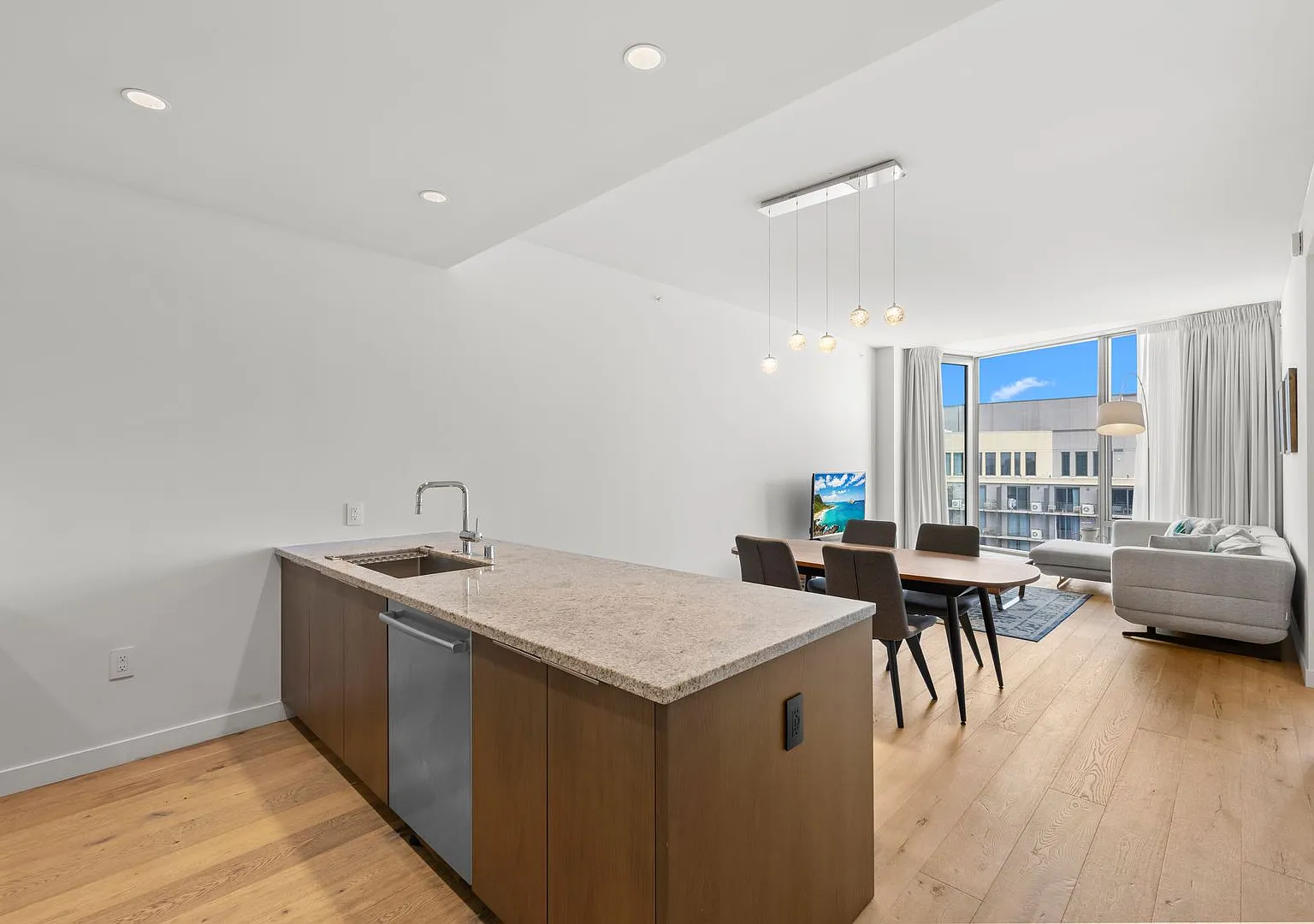 AEO #4007 - 1BR Penthouse — Photo 4