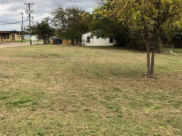 520 W Bridge St, Granbury, TX 76048