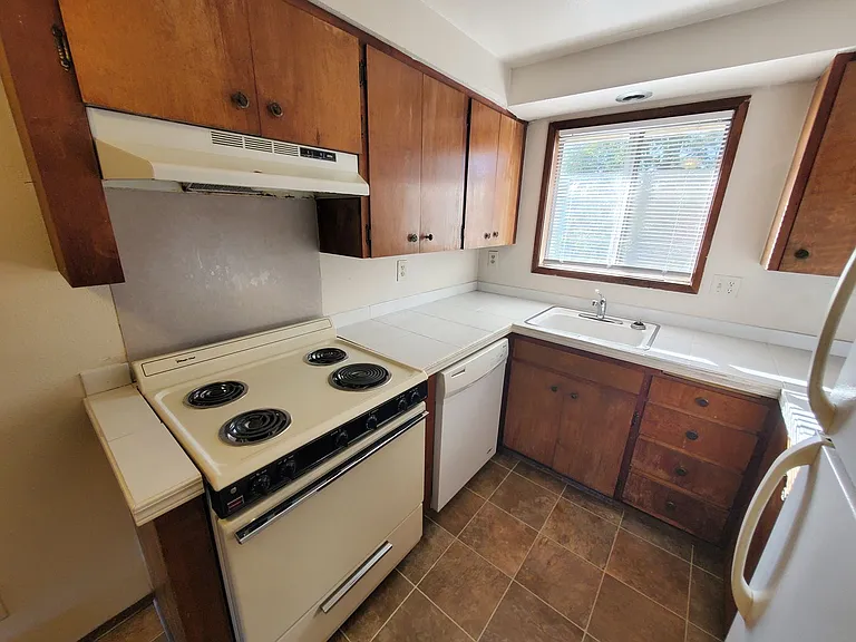 14th Street Apartments — Photo 5