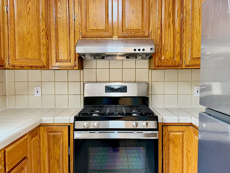 712 Prospect Row — Photo 10