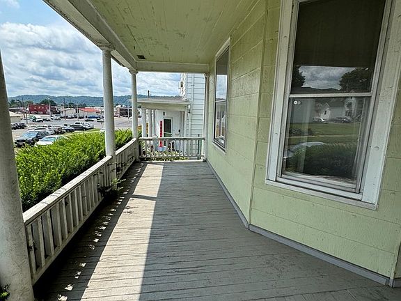 4th image of 1223 McConnell Ave