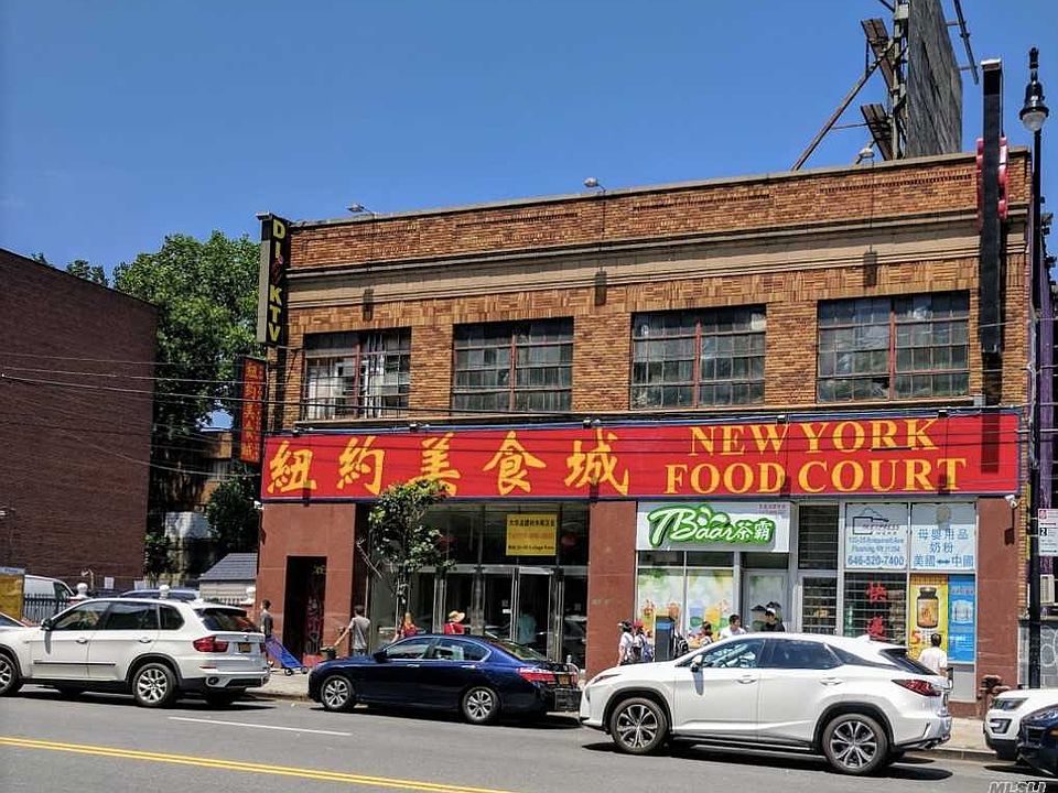 2nd image of 13335 Roosevelt Ave