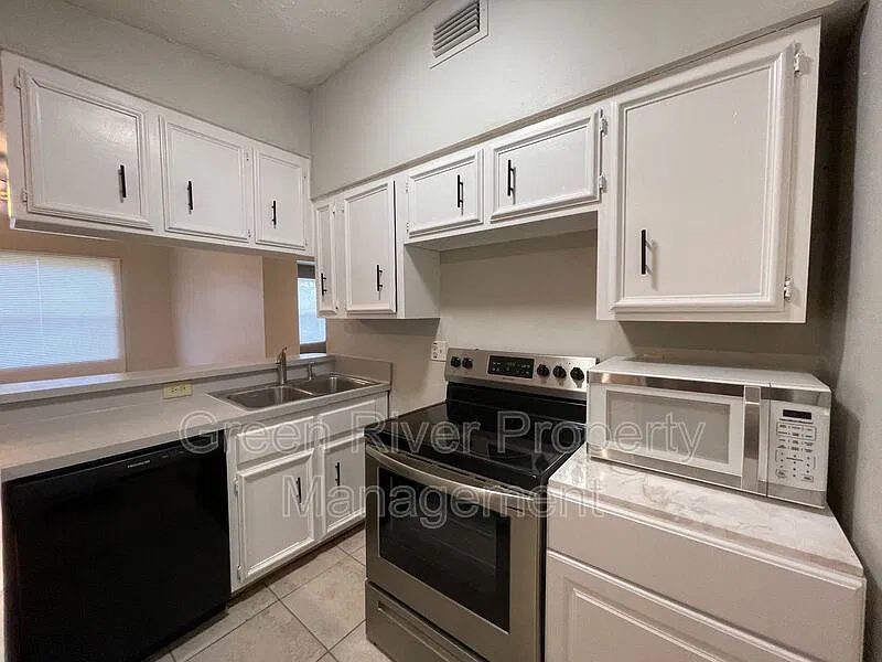 3 bed, 2.0 bath, 1271 sqft, $1,450 — Photo 1