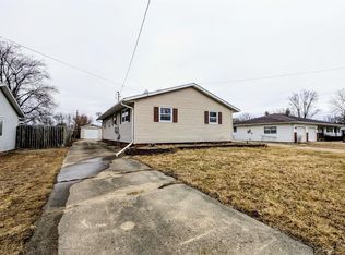 1267 E Locust St, Canton, IL 61520