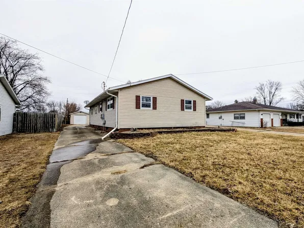 1267 E Locust St, Canton, IL 61520