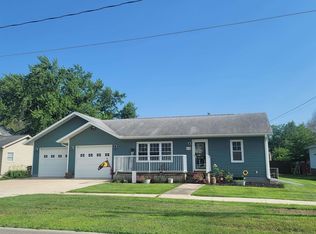 214 Hayes St W, Hazleton, IA 50641