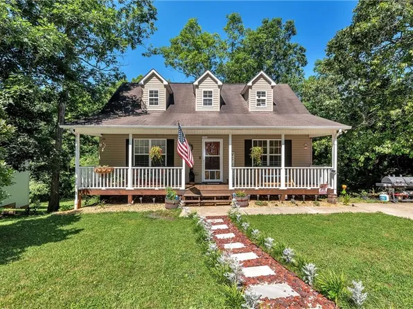 131 Carriage Ln, Clarkesville, GA 30523