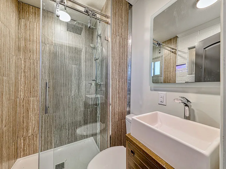 310 S Maryland Pkwy — Photo 12