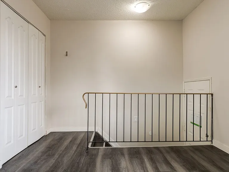 5612 51st Ave #11 — Photo 4