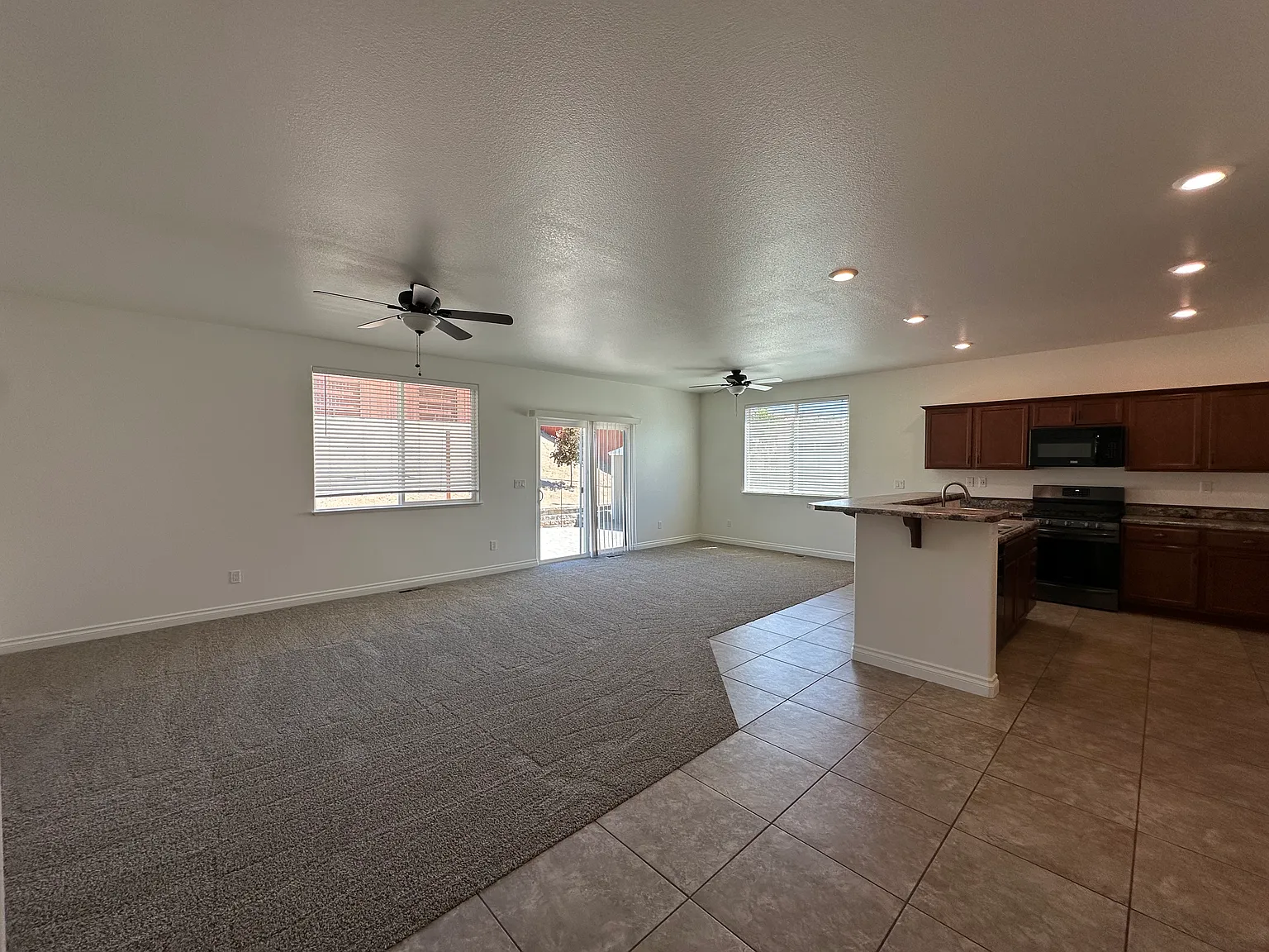 4 bed, 1977 sqft, $2,800 — Photo 3