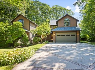 2 Robinhood Rd, Cape Elizabeth, ME 04107