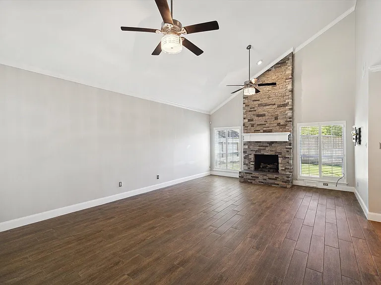 1311 Ambergate Dr — Photo 4